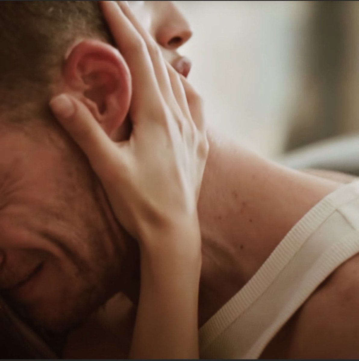 _SilverAshhhh_'s tweet photo. hot damn the way her hands gripped him 
#AsRas #carpinti https://t.co/VlvnqSt8VD