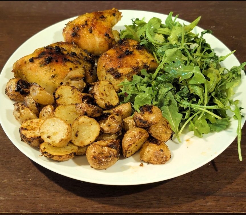 Phoenix0317's tweet image. Roasted Chicken Thighs &amp;amp; Potatoes with Arugula Salad 
#sundaydinner #chefathome #cheflife #chefmode #homecooking #homechef #homecook #mykitchen #myhappyplace #tasty #goodeats #foodie #foodgeek #foodlovers #geekingout
