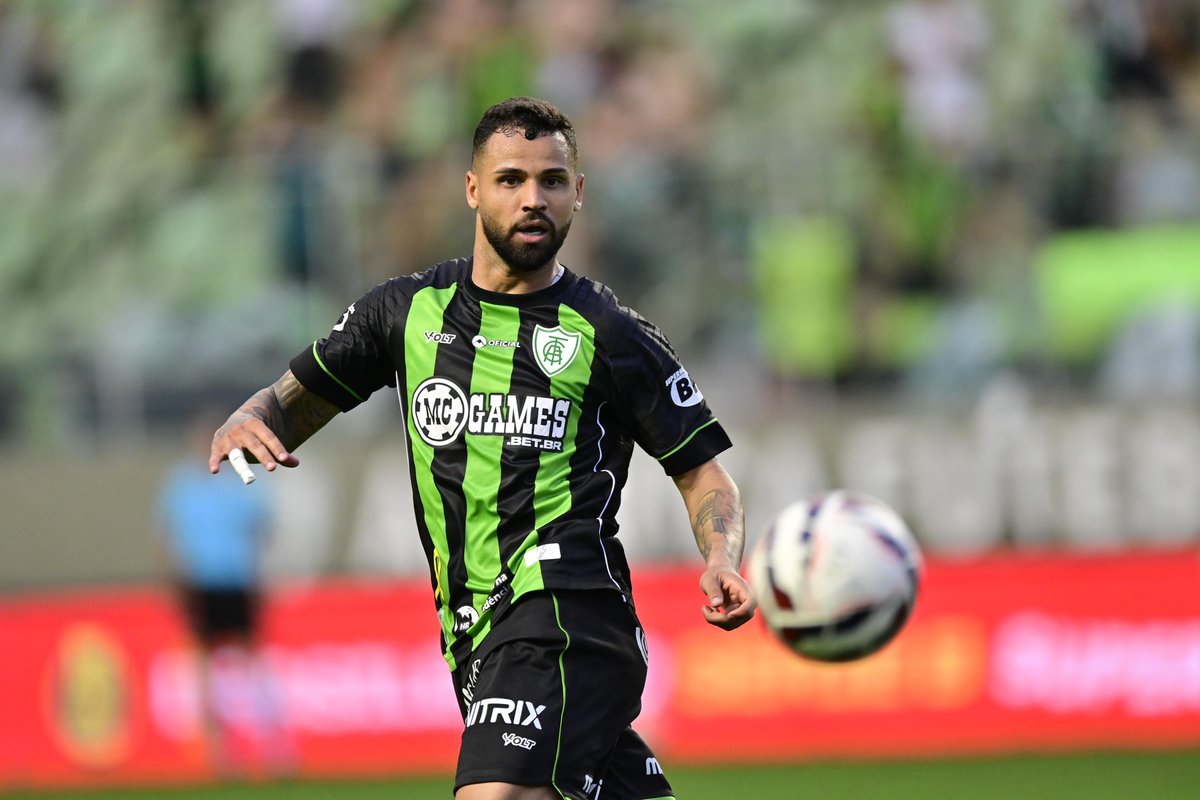 VITÓRIAAAAAAAA DO COELHÃO! E que vitória meus amigos! 1x0 sobre o líder Coritiba, com gol do craque Miguelito. 

💚💚💚💚💚💚💚

📸: Mourão Panda