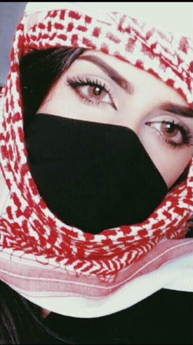 يا قمر يلي مشدك فوق يلي تشوف البعيديني
انا اشهد انك تشوف الشوق ويا ليت عينك بعد عيني
  
 #غبار الذهب