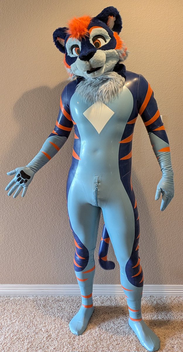 TavvyTiggy's tweet photo. @forfunbangkok @PETSUITFORFUN It me! Can't wait to see it all complete. Def will post new photos of total latex. https://t.co/9Z54NurF4i