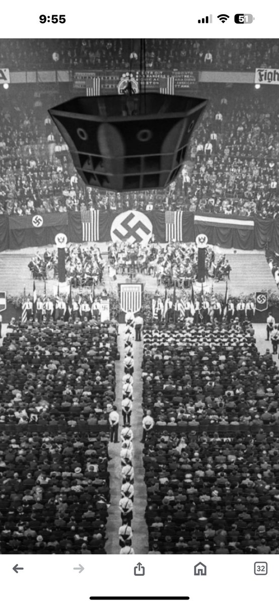 michaelt5656's tweet image. MAGA’s have gathered to mourn a modern day Nazi.