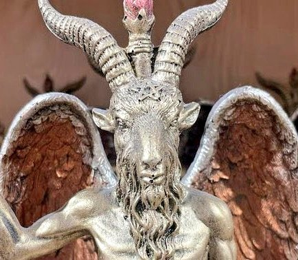 QTHESTORMM's tweet image. 🚨MAJOR ALERT: RUSSIA'S PRESIDENT VLADIMIR PUTIN TO FREEZE AND SEIZE ALL FINANCIAL ASSETS OF ISRAELI BACKED INTERNATIONAL "SATANISTS".
DO YOU AGREE WITH THIS