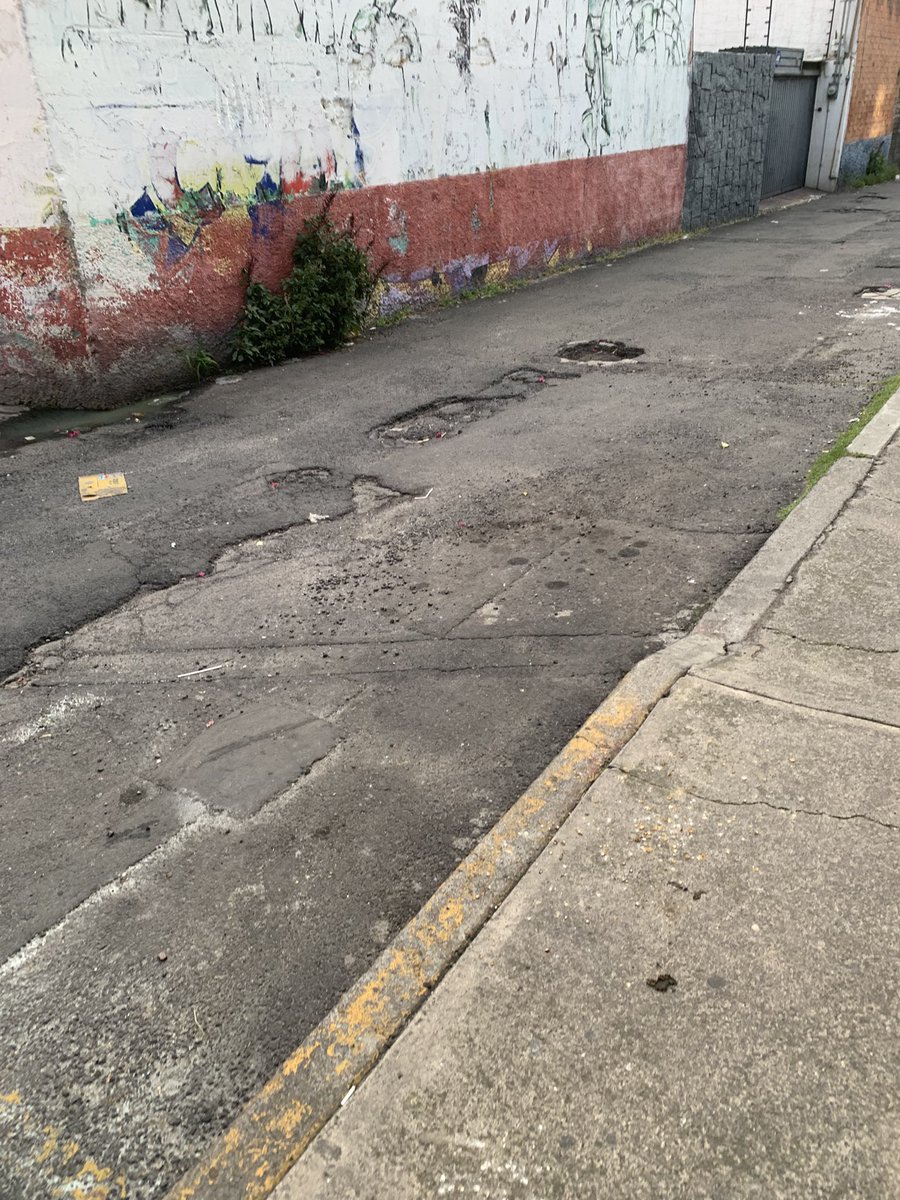 Desde enero se reportó y no atienden. Hoy hay mas baches y mas grandes. Se solicita su pronta atención <a href="/locatel_mx/">@locatel_mx</a> <a href="/LuisMendozaBJ/">Luis Mendoza Acevedo</a> <a href="/AccionesBJ/">Acciones BJ</a> nos apoyas <a href="/FedeChavezMX/">Federico Chávez</a> <a href="/MixcoacAvanza/">MIXCOAC avanza contigo</a>