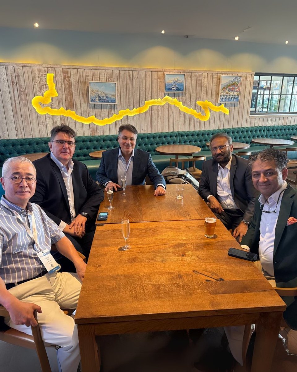 _AdnanSiddiqui's tweet image. Honored to talk about #robotics and #AI at @esmintsociety in Marseille.

Spending time with friends is always the best part!

#neurotech #neuroAI