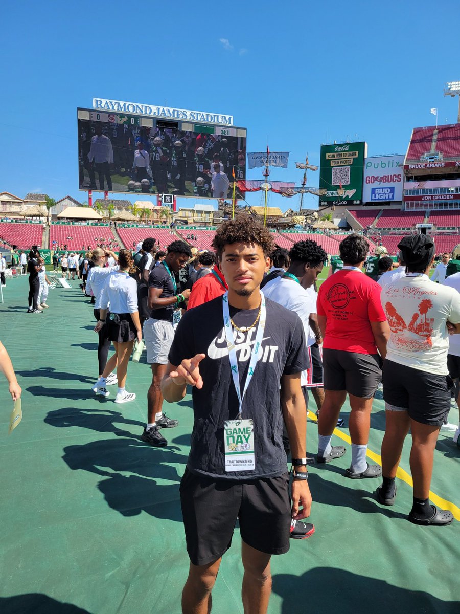 bwtrae's tweet image. Thank you  @CoachKHelton_ for the game day invite! Really enjoyed the game and experience! 
@CoachOnkka @BookerTFB 
@CoachJTaylorUSF @CoachJGordo