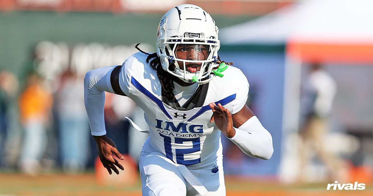 Larry Moon is drawing national attention with over 50 offers and the 2027 4-star CB was soaking in the Hard Rock Stadium atmosphere Saturday night. 

The latest: on3.com/rivals/news/20…