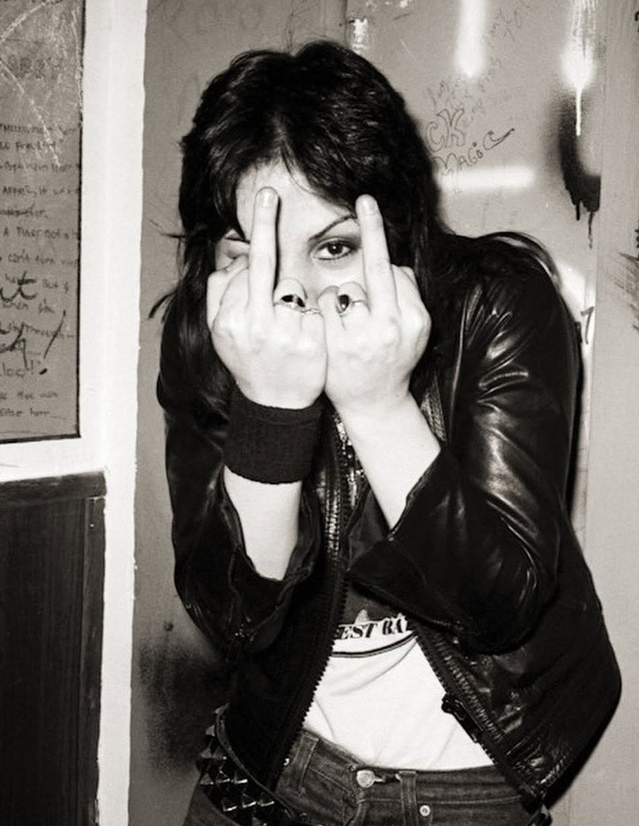 Buongiorno bimbi maleducati 🖤✨😎