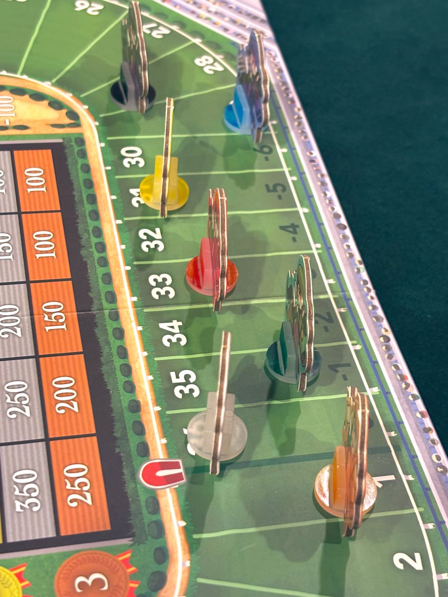 馬彫刻の緑色の杯、グイ飲み？ 馬彫刻の緑色の杯、グイ飲み？