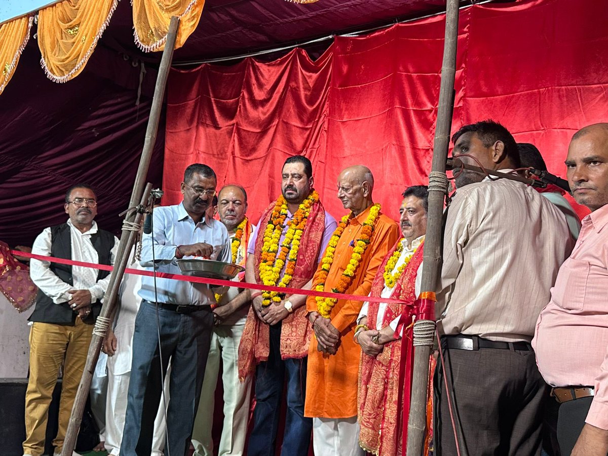 dhalldinesh73's tweet image. ਜਲੰਧਰ ਦੇ ਵੱਖ-ਵੱਖ ਧਾਰਮਿਕ ਪ੍ਰੋਗਰਾਮਾਂ ਵਿੱਚ ਸ਼ਾਮਿਲ ਹੋਣ ਦਾ ਸਨਮਾਨ ਮਿਲਿਆ। 🙏

#DineshDhall #JalandharNorth #FaithAndUnity