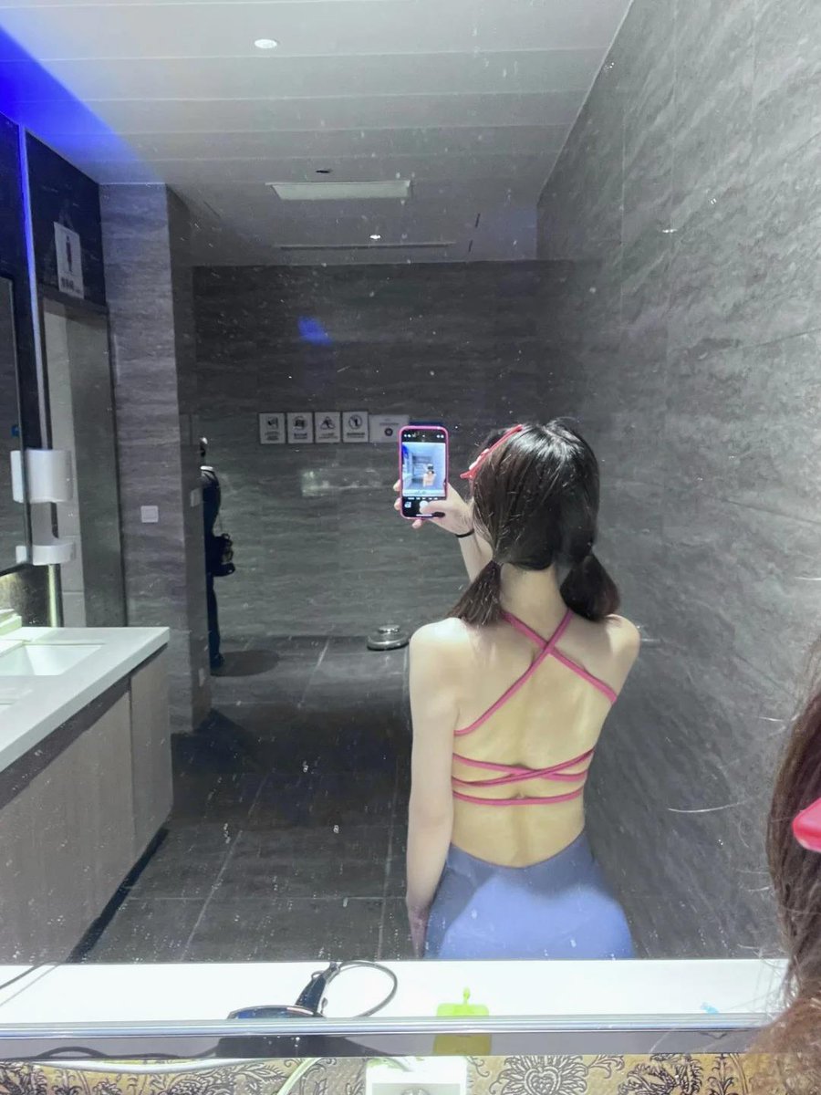 让我看看你大不大 #反差     
#Lo鞋