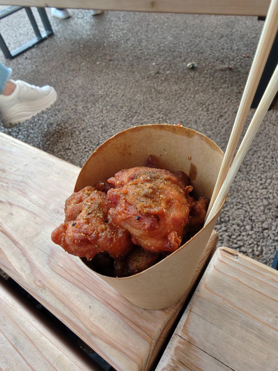 ネパール館のカレーパンとタンドリーチキン旨し
こういうのでいいんだよこういうので