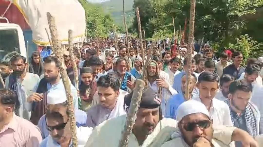 اگر آزاد کشمیر پنجاب میں ہوتا
تو نہ فارم 47 کی حکومت ہوتی
نہ عمران خان قید ہوتا
نہ خیبرپختونخواہ میں ملٹری آپریشن ہوتا
نہ ججز آزادی سے دو نمبری کرتے
نہ ٹک ٹاک بنانے کی کسی میں جرات ہوتی
اور
پاکستان خوشحال ہوتا