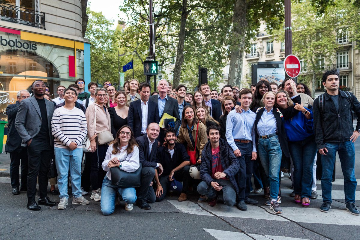 Le 50e député <a href="/lesRepublicains/">les Républicains</a> est là ! 
Félicitations <a href="/MichelBarnier/">Michel Barnier</a> 🇫🇷