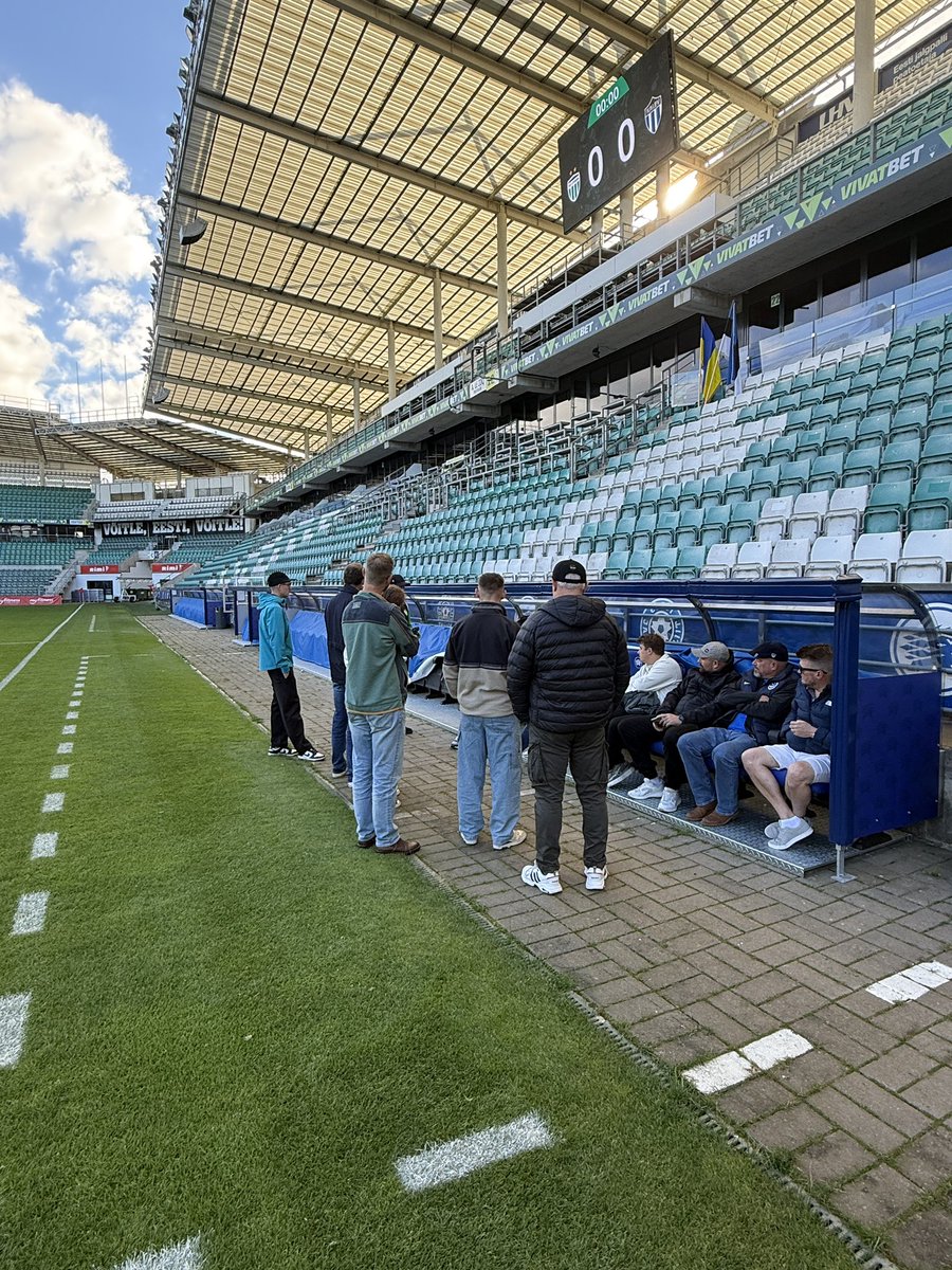 HMS Puncher tweet media