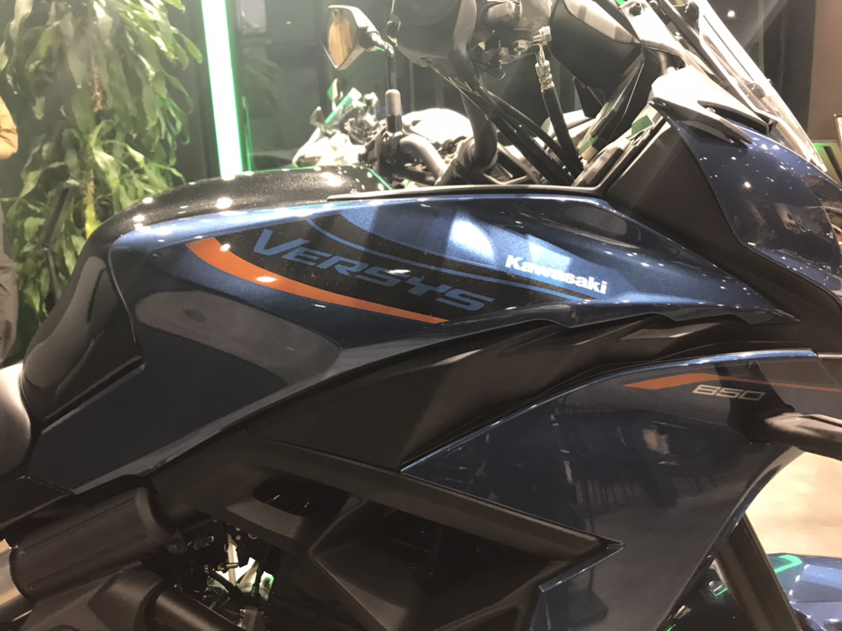 KP_KANAZAWA's tweet photo. こんにちは。
カワサキプラザ横浜金沢です。
VERSYS 650　2026年モデル入荷致しました。
店内に展示しておりますので是非ご覧になってください。
お問合せお待ちしております。

#カワサキプラザ横浜金沢
#Kawasaki #バイクのある景色
#乗るカワサキ #着るカワサキ
#VERSYS
#650cc
#2026年 https://t.co/lWGhfXawv5