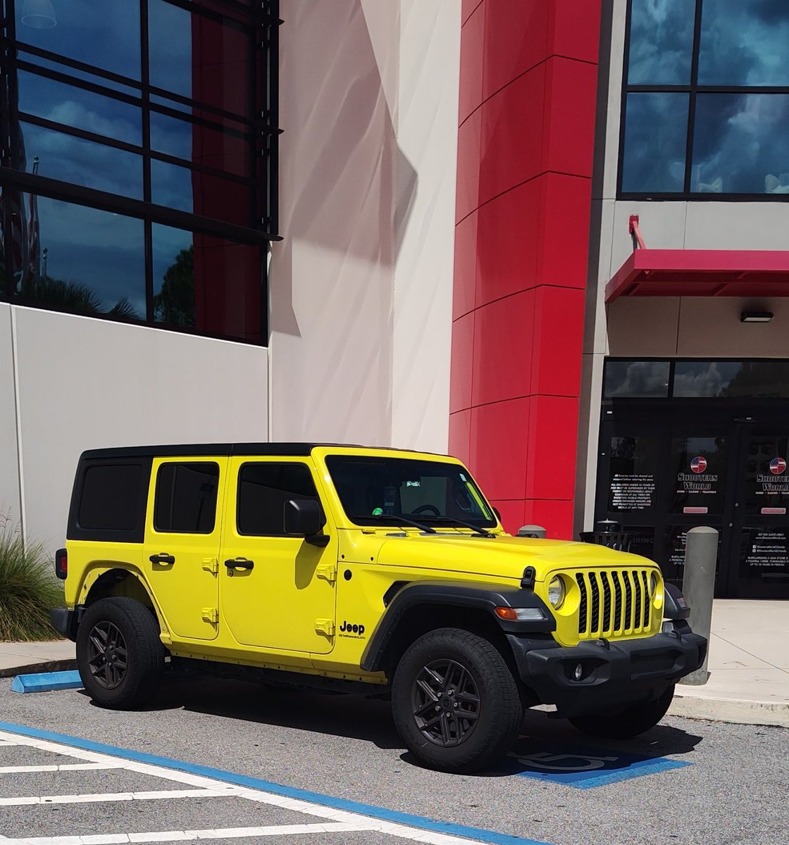 RedWolf_19's tweet image. Colorful 

#MondayVibes #newweeknewgoals #Jeeplove