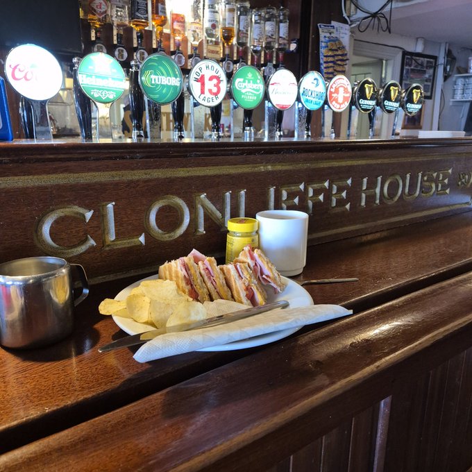 ClonliffeHouse's tweet photo. It’s National Coffee Day today
We’ll raise a mug (or a pint) to that☕
Toasted Sandwich €4 😋
Guinness €5.80
#DublinThree #NationalCoffeeDay https://t.co/caIBW7wnEM