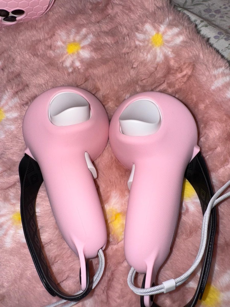 The pink meta quest3s silicone case looks really nice. It's a girl's choice. I believe no girl can resist the pink color🥰😍 #quest3s #mtomatovr #MetaQuest3S #vr