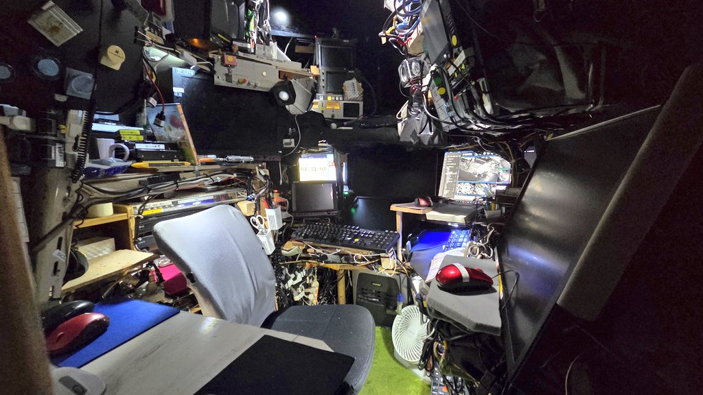 皆さま、こんにちは
昨日、私の友人さんが手付金詐欺にあいました。
その友人さん、同業なんですが技術力皆無で少しハート病かなー。色々あり100万弱必要になり、Threadsに無心投稿したら、悪人に詐欺られたそうです。
全くもってどっちもどっちなんですが、危ないですね⚠️
正しく見る眼必須ですね