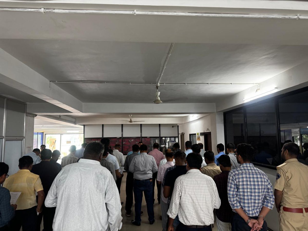 As a part of the #SwachhtaHiSeva campaign from 17th September- 2nd October 2025, the officers of the CGST Kutch Commissionerate, Gandhidham took pledge to work towards total cleanliness of their surroundings on 29.09.2025.