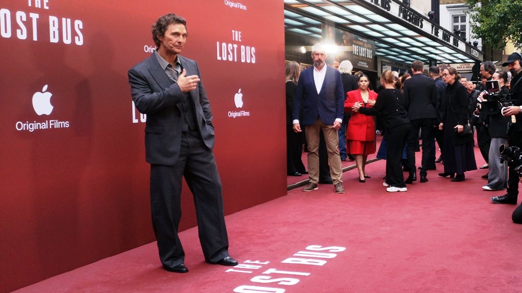 berndt2_photo's tweet photo. a few more photos from the #LostBus premiere in London journal <link> https://t.co/bPR4N09eII feat. #MatthewMcConaghey #AmericaFerrara https://t.co/YhIkjYDf63