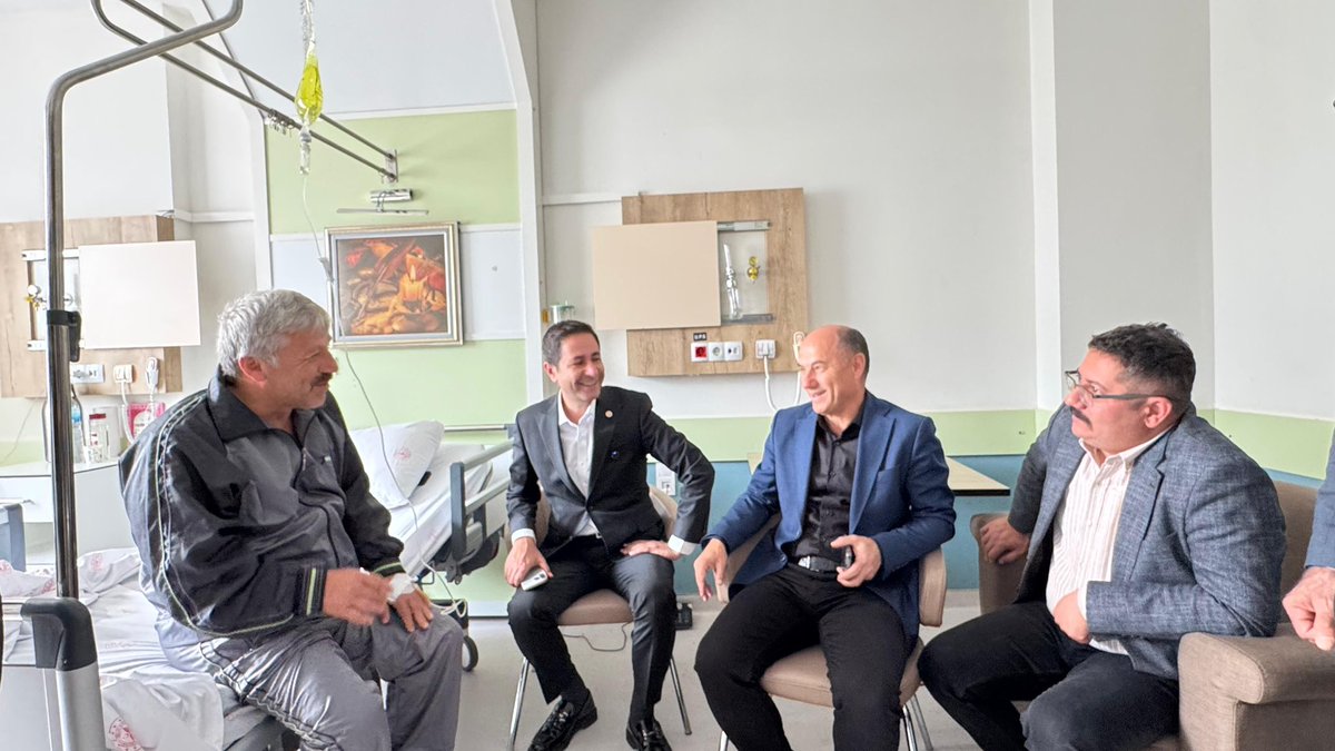 Reşadiye Devlet Hastanesinde tedavi görmekte olan İlçe Başkanımız Erol Şimşek’i İl Başkanımız Mustafa İpek ve Reşadiye Belediye Başkanımız Ergül Ünal’la birlikte ziyaret ederek geçmiş olsun dileklerimizi ilettik.