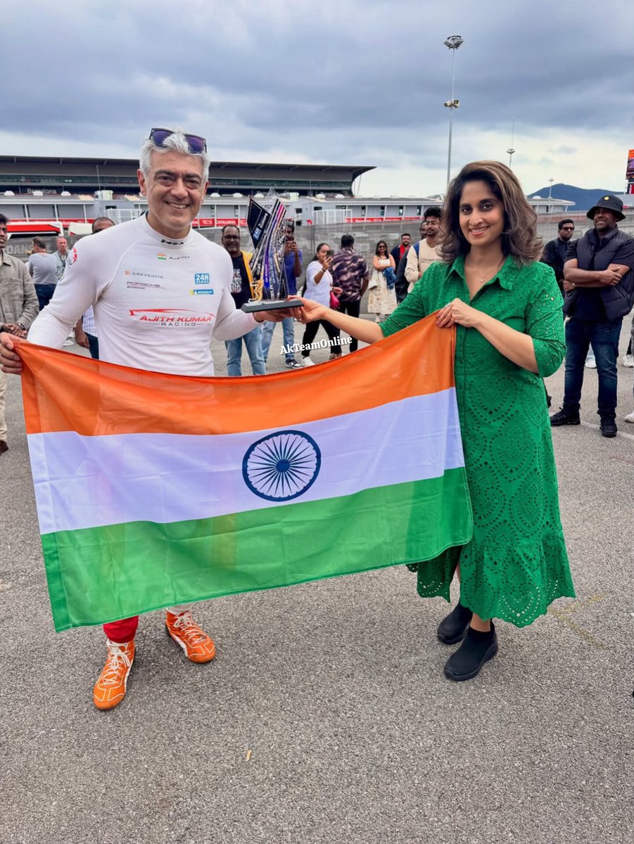 TrollywoodX's tweet image. Couple goals naa idhaan 

#AjithKumar