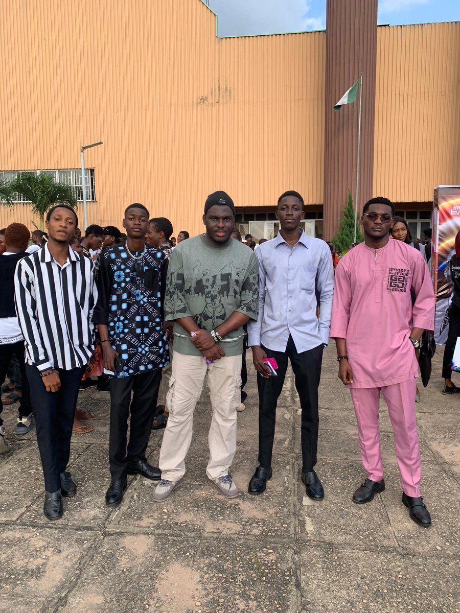 It's another week to make a big difference.
Happy New Week, Creators.

Spot me and the bosses 😄