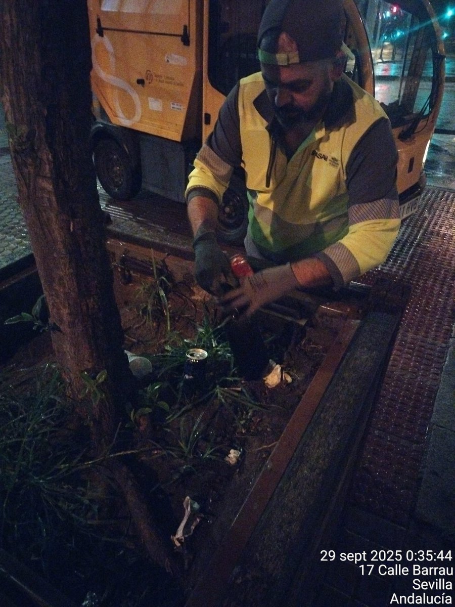 🧹 <a href="/LipasamSevilla/">Lipasam</a> , refuerza la limpieza en el Distrito Nervión para mantener nuestras calles más cuidadas. 🌍✨

#Sevilla #Nervión #Lipasam