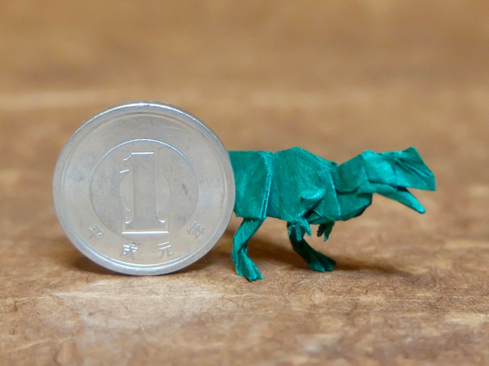 「アロサウルス」
創作　<a href="/origami_maimai/">今井雄大（折り紙マイマイ）</a> 
折り手　でぃのりがみ

カラペ 7.5cmより
#折り紙　#origami

勝手に前足の仕上げいじったらいい感じにリアルになったので満足