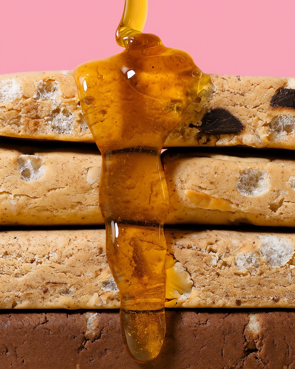 AllRealN's tweet image. As rich and satisfying as your favourite homemade treat, All Real Nutrition bars combine real ingredients like nut butters, Irish milk protein, and dates for a snack that fuels your day the right way. 🍫🌰

#AllRealNutrition #RealIngredients #ProteinPowered #HealthySnacking