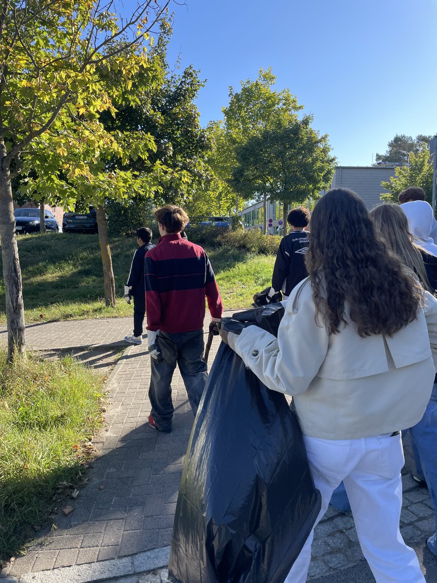 #BBIS has once again been recognised as an “Internationale Nachhaltigkeitsschule – Umweltschule in Europa.”

This award honours our commitment to environmental education and the positive impact our community makes every day. 

#WeareBBIS #BBISGreeenTeam #active #BBISLearning