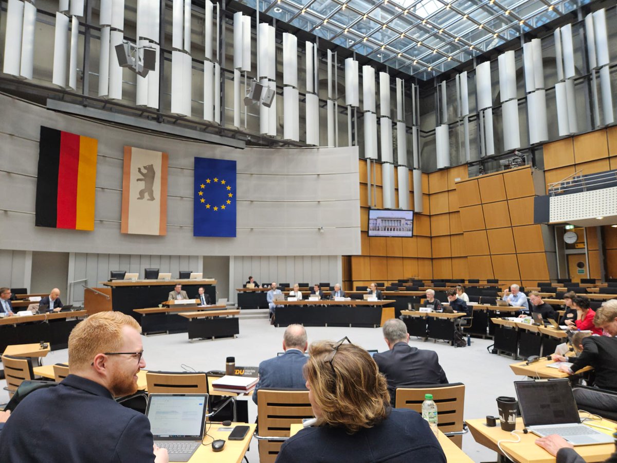 Anhörung zum Polizeireformgesetz (Videoüberwachung öffent. Plätze, Drohnen, Biometrische Internetrecherche, Fußfessel für Gewalttäter, BVG-Videospeicherung auf 72 Stunden, Überwachung von WhatsApp etc.). Anhörende. <a href="/CDUBerlin_AGH/">CDU-Fraktion Berlin</a>  steht auf der Seite der <a href="/polizeiberlin/">Polizei Berlin</a>  👮‍♀️