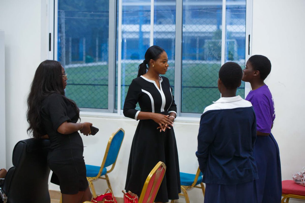 KeziaSanie's tweet photo. Walking in my purpose as a social impact entrepreneur and lawyer has taught me that service is the greatest calling. 🥰 
Earlier this month, I had the joy of mentoring students through the Yeredzikan Initiative.

Happy new week, everyone. May God bless the work of our hands. 🤗 https://t.co/cBuwtqt1YH