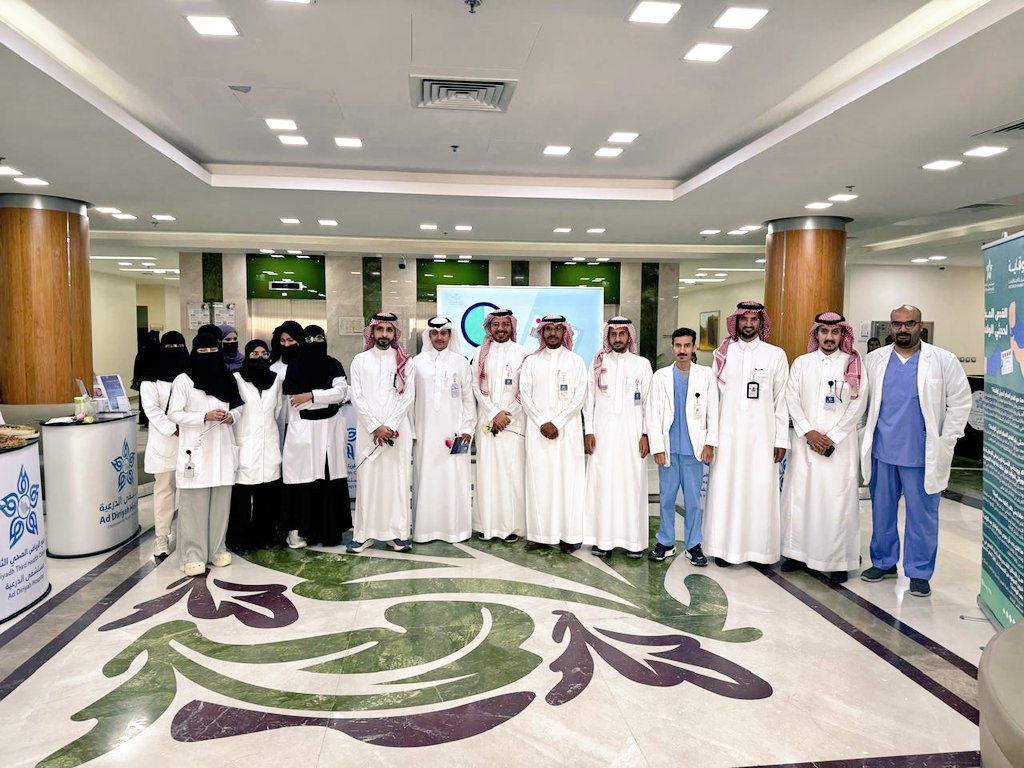 📸 افتتح المدير التنفيذي لـ #مستشفى_الدرعية د. عارف الدلبحي المعرض التوعوي للفحص المبكر لحديثي الولادة للحد من الإعاقة، والمتزامن مع اليوم العالمي للطفل الخديج، والذي يهدف إلى توعية الزوار بأهمية الكشف المبكر ودوره في الوقاية من الإعاقات وتحسين جودة حياة الأطفال.