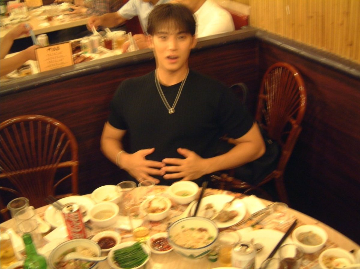 남친 포즈하고 사진 찍은 뒤 배불포즈함 ㅜㅜ 개기여워