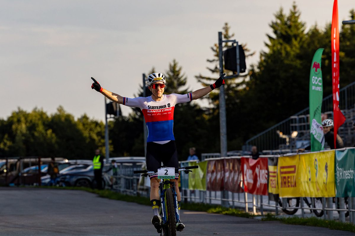 🚲 Jan Sáska vítězem Českého poháru! 🏆🚵‍♂️
Biker ASC Dukla ovládl finálový závod cross country v Novém Městě na Moravě a stal se celkovým vítězem seriálu 👏🥇Team DUKLA PRAHA
Gratulujeme! 🤝

📸 Pavel Křikava