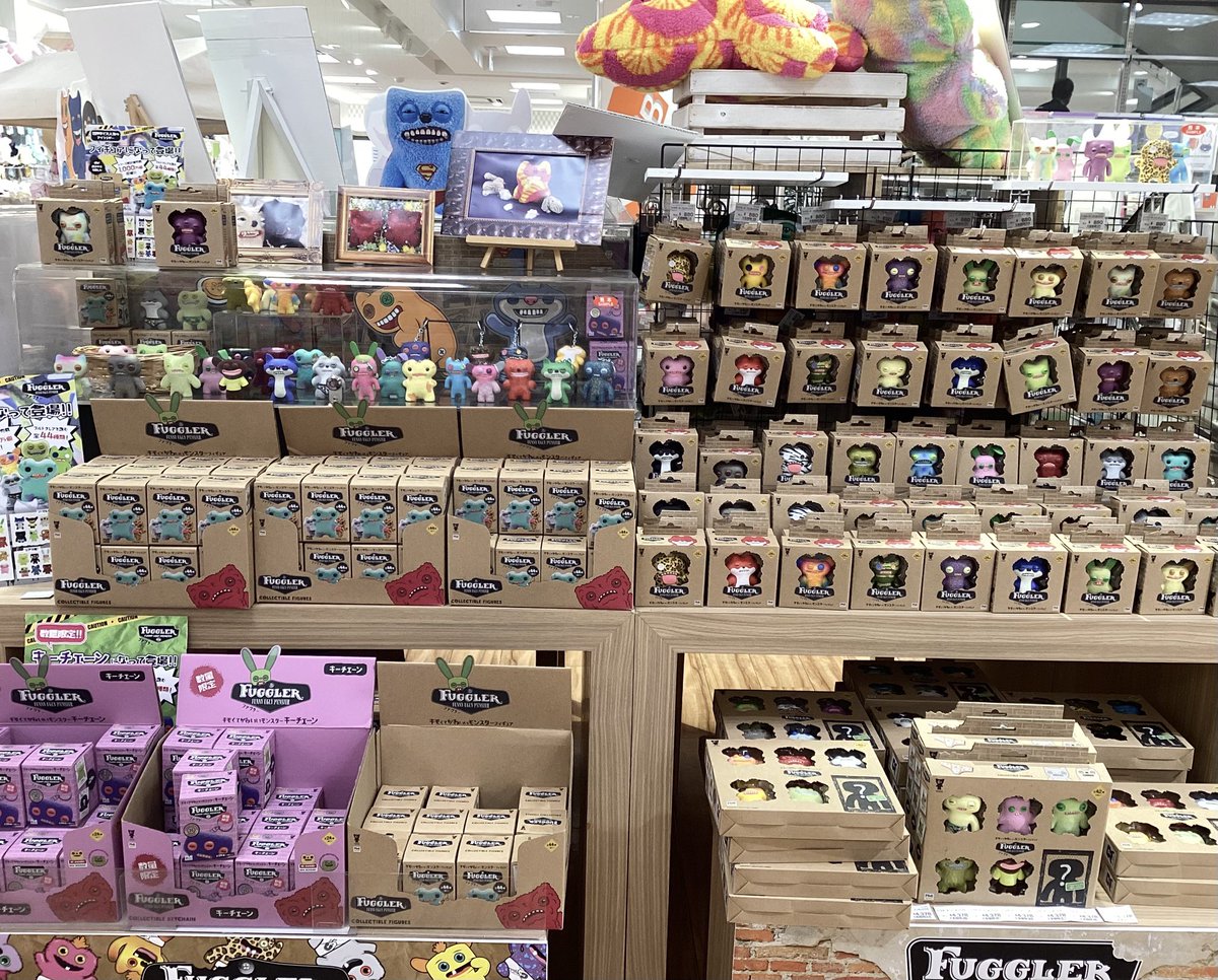 九州初／ 天神店4Fでは、 #ファグラー が大集合！ キーチェーンや