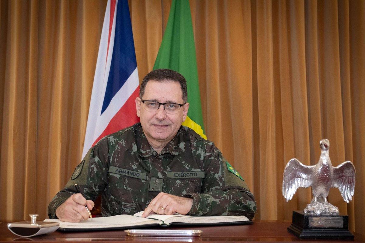 DefAcUK's tweet image. Lt Gen Armando Morado Ferreira of the Brazilian Army visits the UK to explore 🇬🇧 capability development & innovation at the Defence Academy and Cranfield University.
A leader in military tech, he helped develop Brazil’s armoured vehicle family🤝
@ukinbrazil