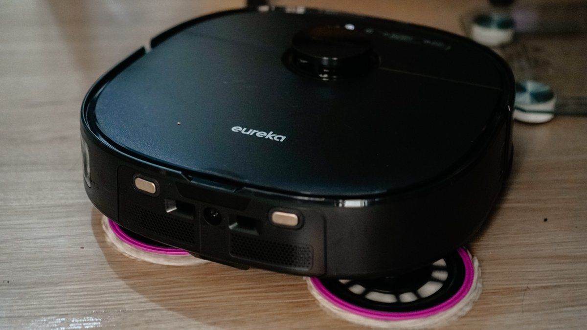 gadgetmatch's tweet image. With 28,000 Pa suction, IntelliView AI, and a self-cleaning base, the Eureka J15 Max Ultra is a robot vacuum that makes spotless living effortless. 👌🏼

Read 👉 bit.ly/42iNjGF