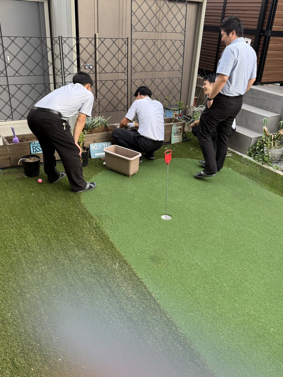 marukyu_c's tweet image. みんなでアガベの株分けをしていました🌿上手く育ったら持ち帰って育てるそうです😊
#プラスチック原料 #合成樹脂 #木更津の会社 #企業相互フォロー #木更津