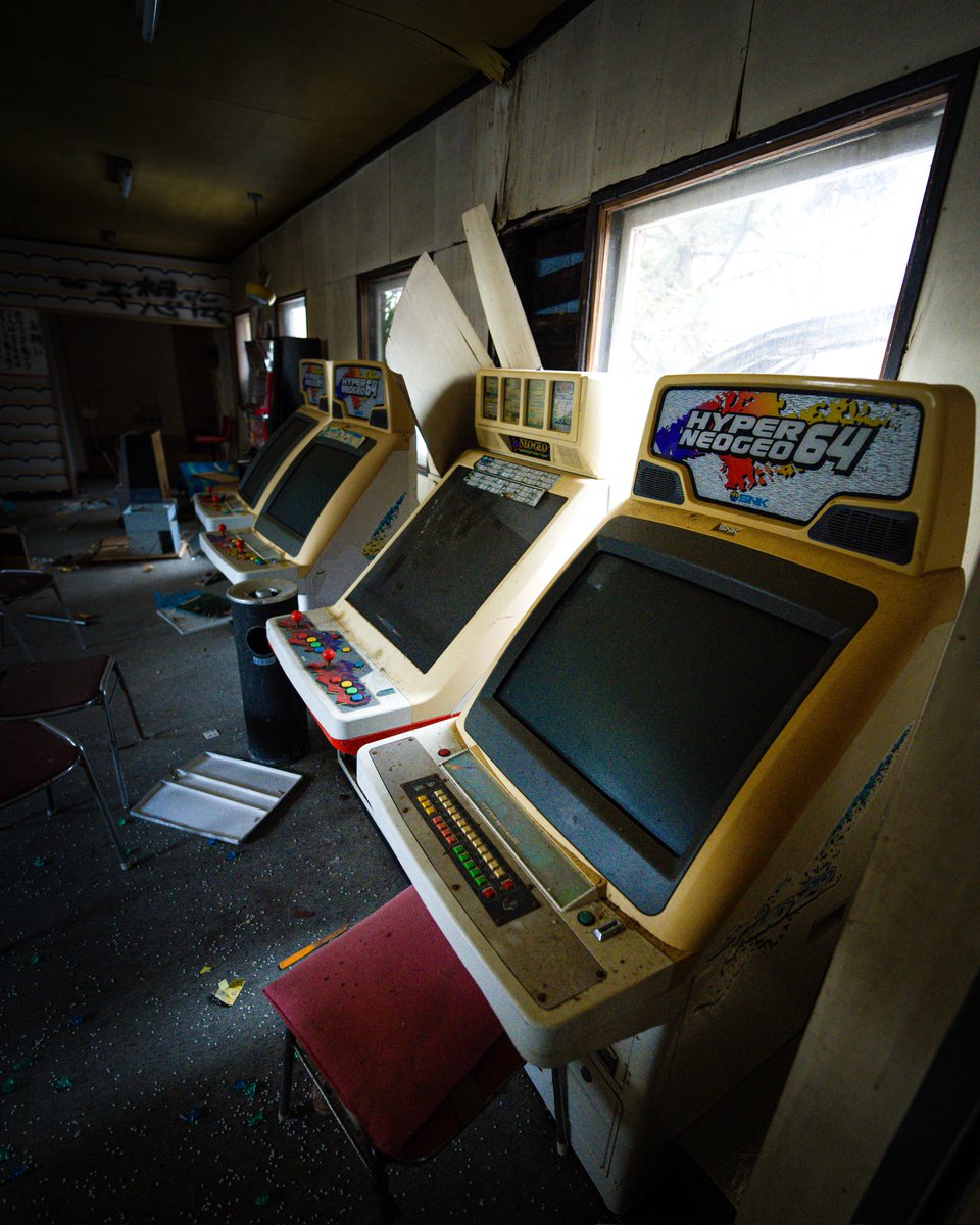 ruins_777's tweet image. 廃墟に残されたゲーム機🎮️
手前だけボタンの密度バグっててどんなゲームをしてたか想像すらできん🤔 慣れる前に挫折するやつだわ