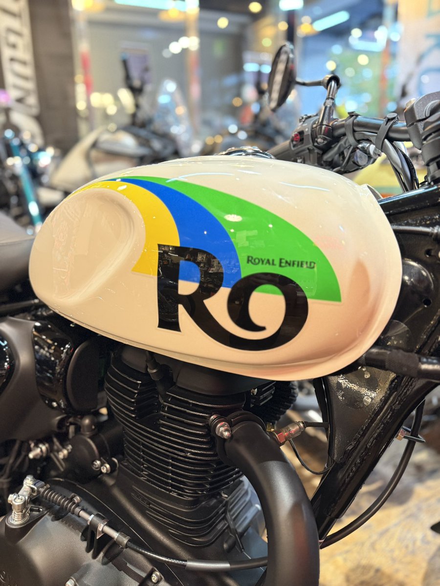 RidersLandYOYO's tweet photo. 【ROYAL ENFIELD TOKYO NORTH】
〈今日のROYAL〉
配色が楽しさを運んで来ますね！
model name:
ROYAL ENFIELD HUNTER350
color name: Rio White https://t.co/DEPBHWxgP1