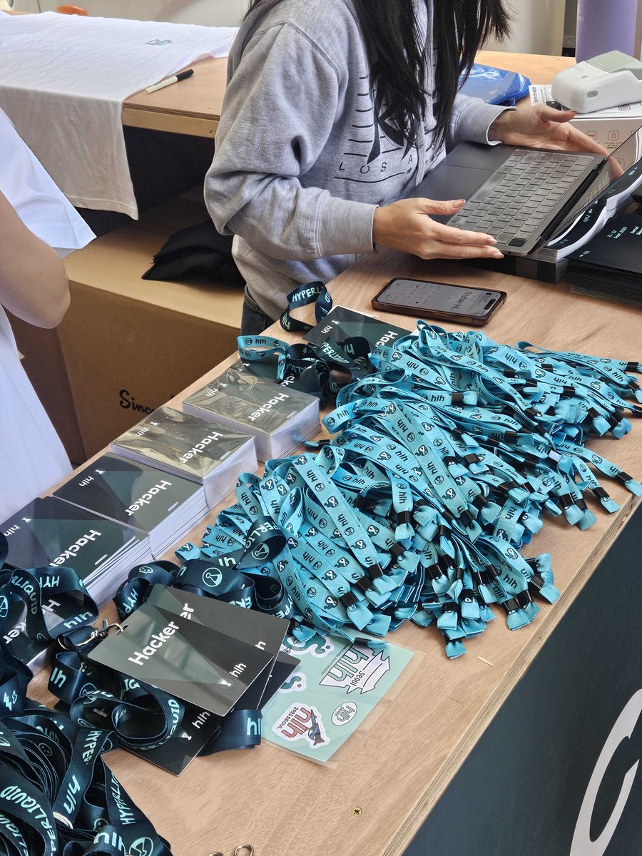 hlh_build's tweet image. HLH brought builders from all around the world to Seoul 🌐

Words are insufficient to express our gratitude, so we did our best to capture the highlights of this Hackathon.

This would not have been possible without our incredible sponsors: @redstone_defi, @0xHyperBeat,…