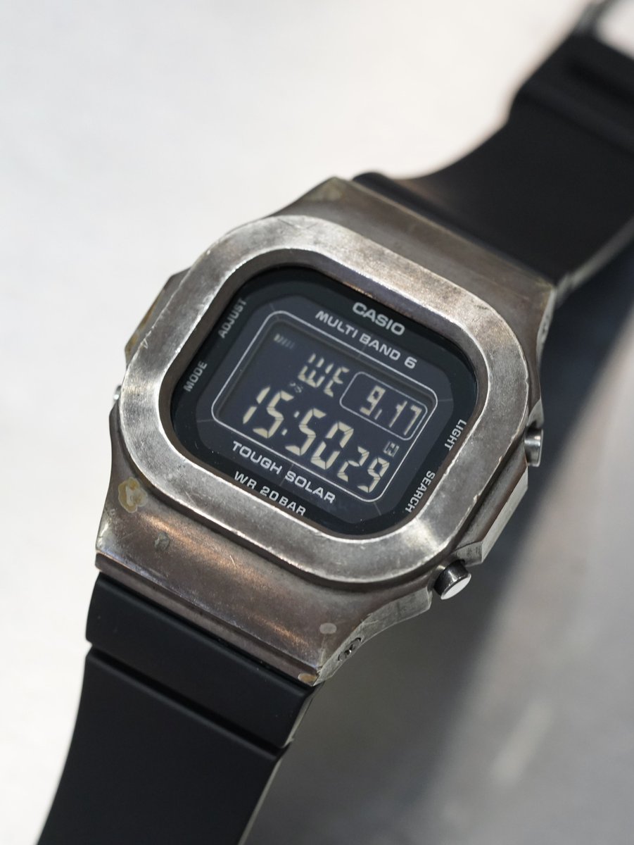 DAMUE デジタル腕時計 G-SHOCKカスタムデザイナーが新たに手掛ける80'sテイストのメカ
