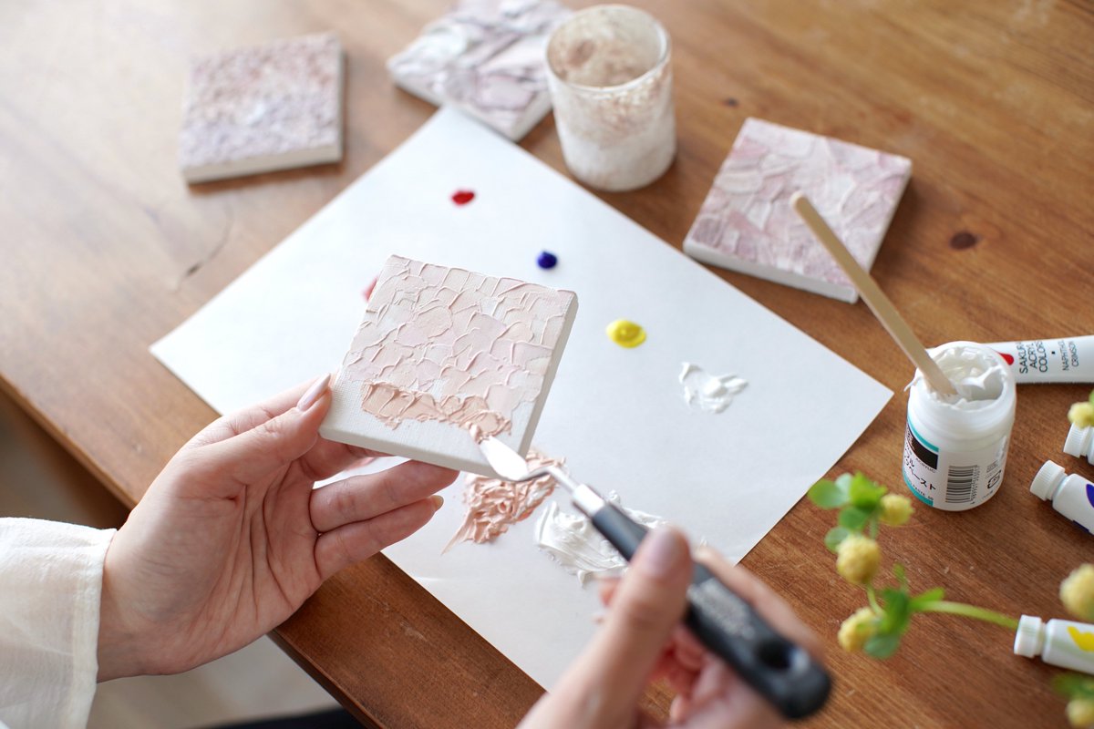 Craftie_JP's tweet photo. 毎月届くハンドメイドキットCraftie Home Box 5期生の10月BOXテーマは⁠⁠「小さなアートから始める わたしらしいインテリア」いつもの空間をちょっとだけ特別にしてくれる小さなテクスチャーアートで、おうちをアップデートしてみませんか？
𝐜𝐡𝐞𝐜𝐤⸜ https://t.co/7IFpsteQE8 https://t.co/5QqKQh0Z0s