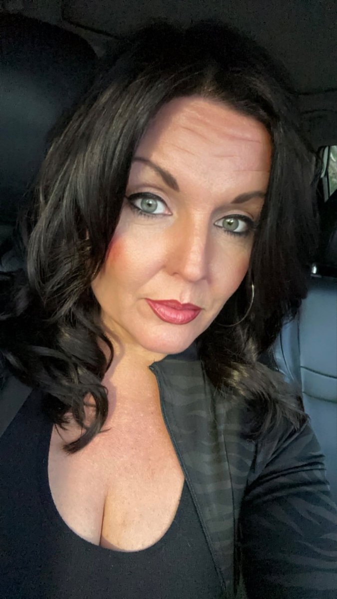 wanderingherway's tweet image. Funny how a glance can say more than a thousand words… consider this my paragraph.