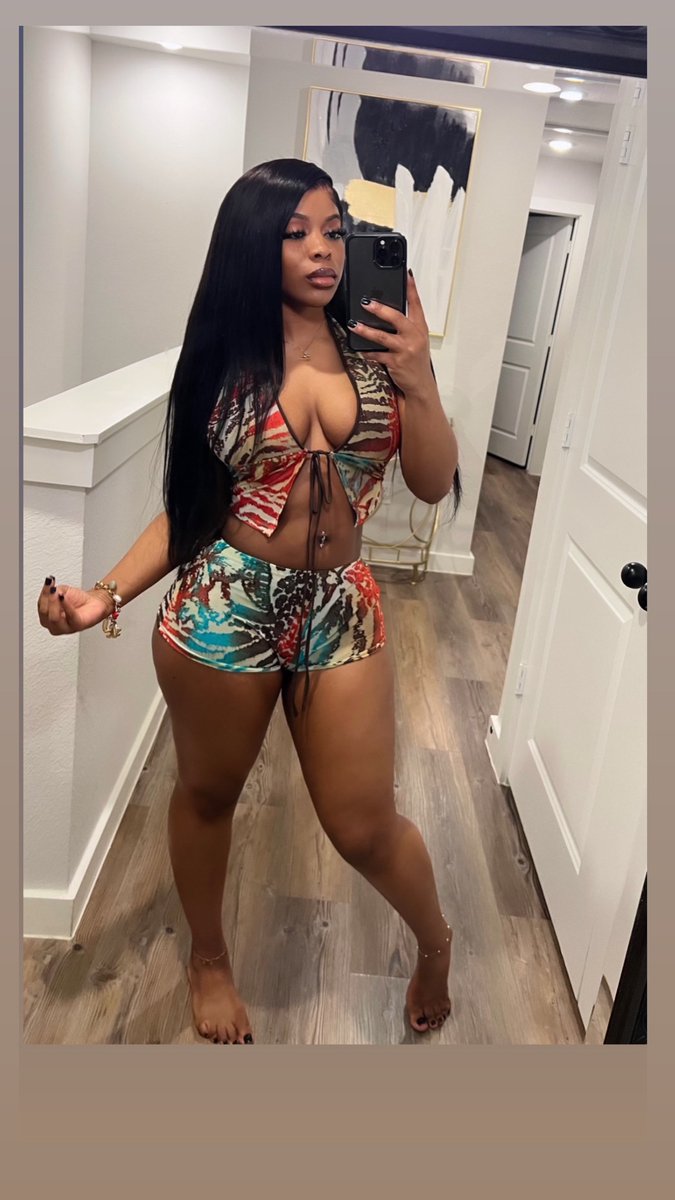 Ms. Henry💋 tweet media