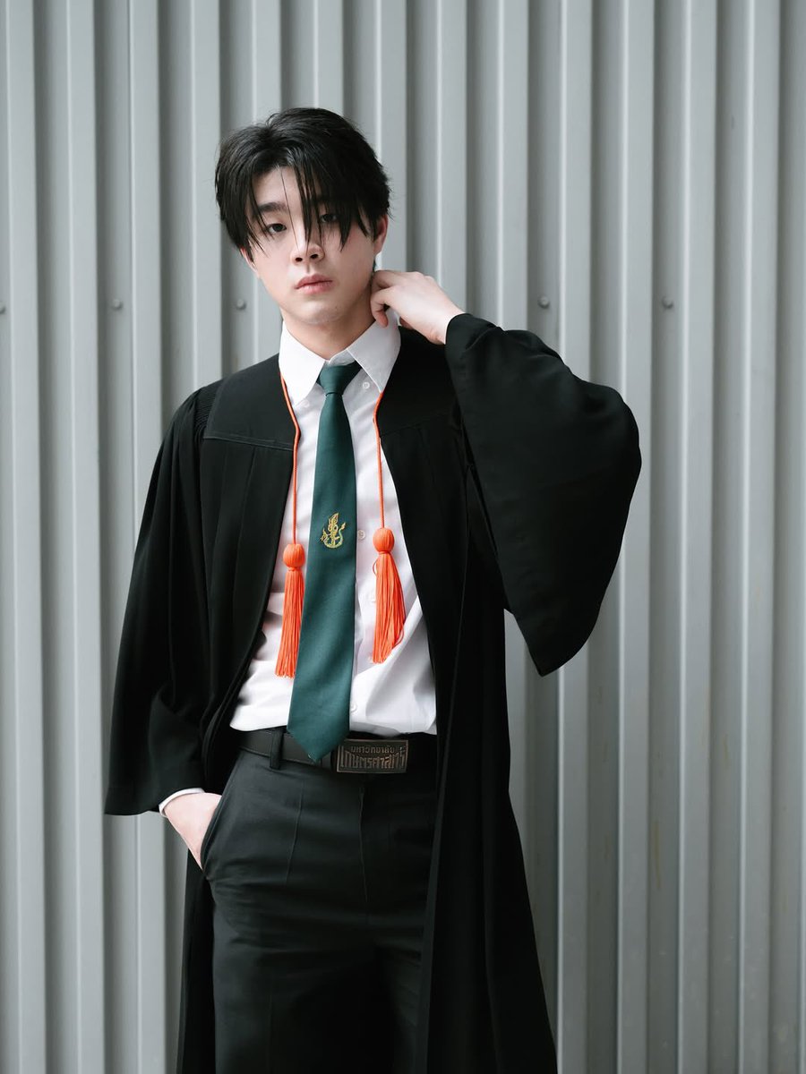 kusexyboy's tweet photo. “ตกหลุมรักพี่บัณฑิต” 💚🧑🏻‍🎓🎉 #Congratulations 
- คิน ธนชัย 
IG : @kinn_ts 
#เศรษฐศาสตร์ #EEBA #บัณฑิต #KU81 #KUSEXYBOY #KinThanachai #บัณฑิตหล่อบอกต่อด้วย
🎓 ซ้อมใหญ่ Wed, 1 Oct | รับจริง Thu, 9 Oct https://t.co/b1wStmqm2O